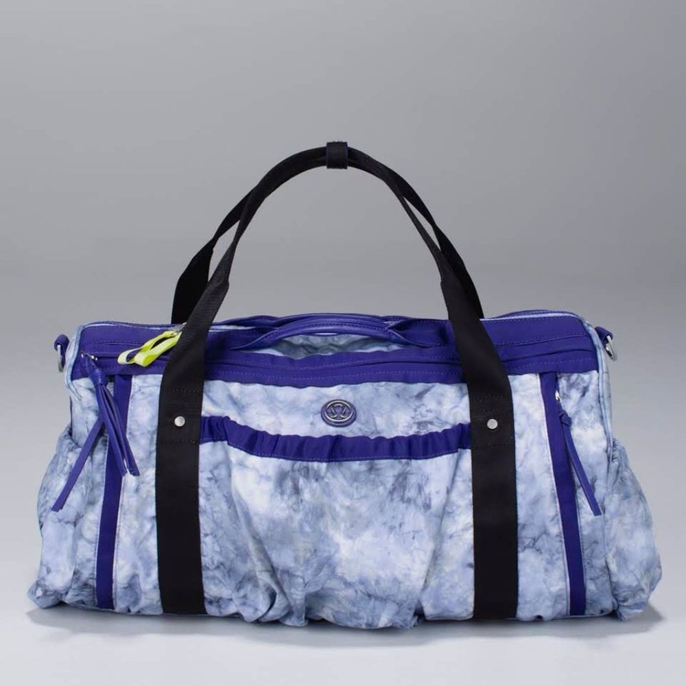 Lululemon Keep On Running Duffel Tote Bag Spray Dye Cool Breeze Bruised Berry